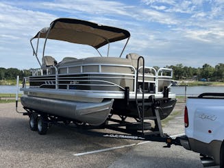 20ft Sun Tracker Pontoon @ Lake Somerville