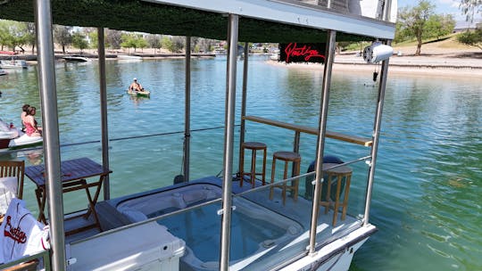 Cabane de bateau à double pont avec jacuzzi dans la Manche