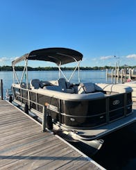 2024 Bentley 22 Legacy Pontoon 13 People Capacity