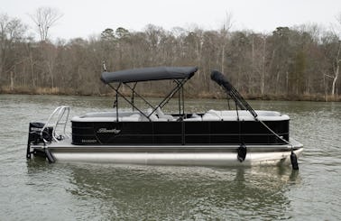 2023 Bentley Navigator Tritoon w/ Captain for Charter on Lake Wylie