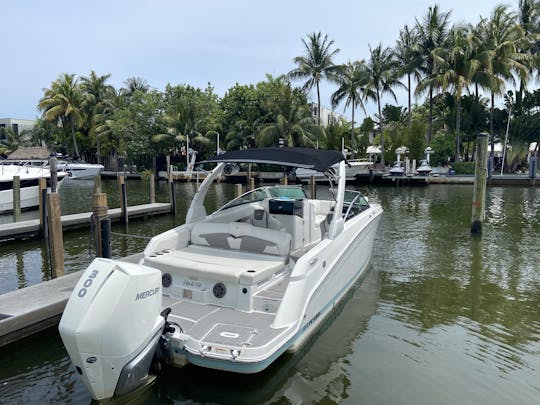  ☀️ Experience the magic of Miami in a 27 ft. Four Winns 🚤