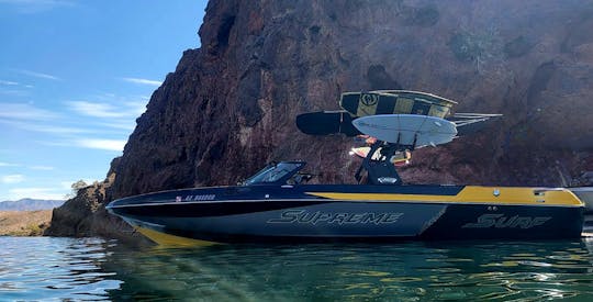 ¡Surfea en Arizona! ¡Alquile un Supreme Surf Boat con un capitán para disfrutar de un día increíble!