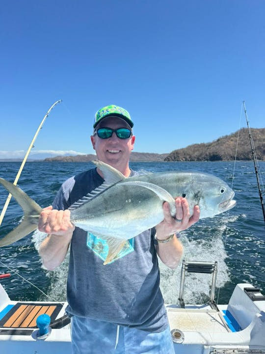 Aluguer de barcos para pescadores esportivos de 28 pés em Guanacaste, Costa Rica