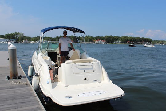 Sea Ray Sundancer 24' foot Cuddy cabin , 7 passengers 