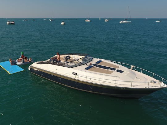 40ft Yacht w/ Huge open seating area!