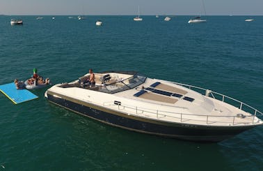 40ft Yacht w/ Huge open seating area! 