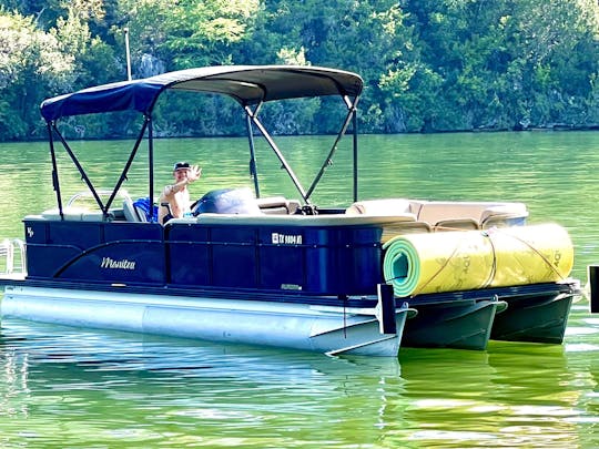 Tritoon de luxe sur le lac Austin avec la société de location de bateaux la mieux notée d'Austin