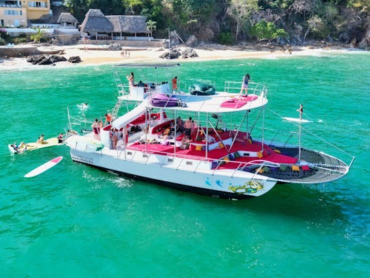Trimaran personnalisé de 65 pieds avec toboggans [tout compris] à Puerto Vallarta, au Mexique