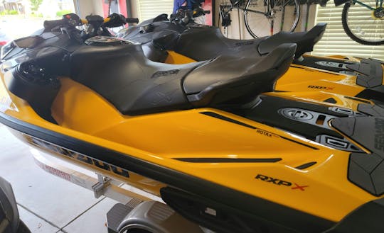 Offre exceptionnelle pour les jumeaux Sea-Doo RXP X 300 2022 à Lake Murray