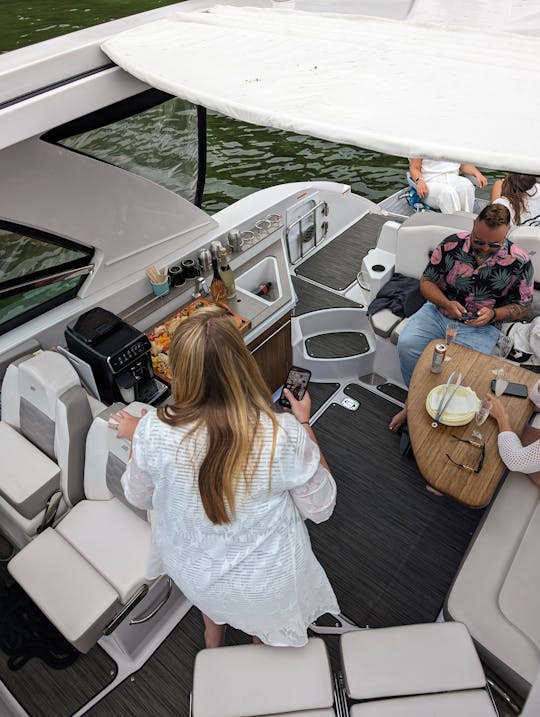 Aluguer profissional de iates de luxo nos Lagos Muskoka