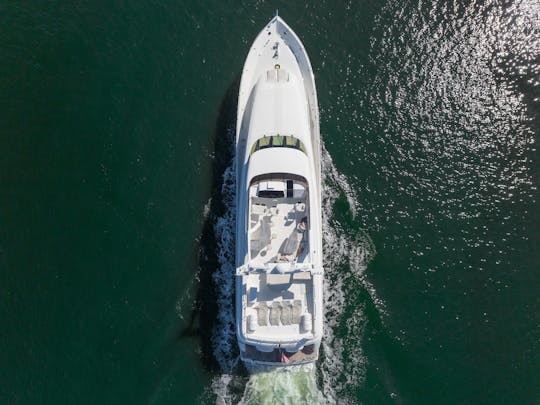 ¡Power Mega Yacht 94 Lazzarra Tranquility en el agua! 