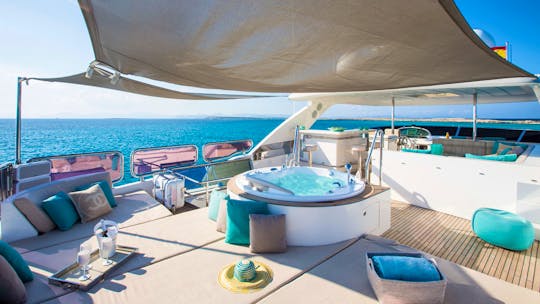 98ft Horizon VIP Yacht Charter up to 12 guests - Dubai Marina