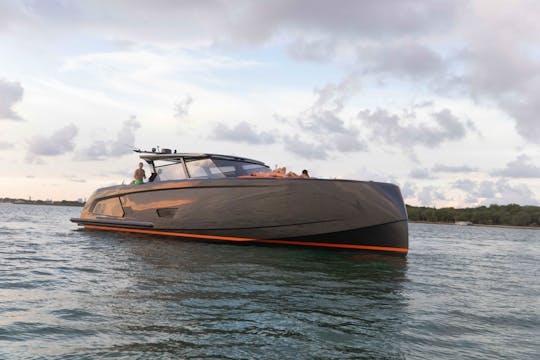 💎New Vanquish VQ58 Luxury Sports Yacht in Miami Beach!