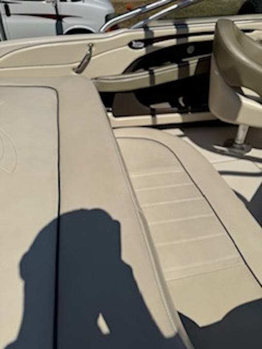 Poderoso Sea Ray Select 200 com torre para alugar em Jackson Lake