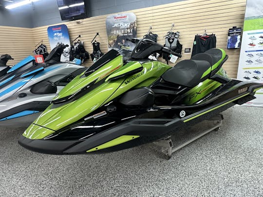 LA MOTO ACUÁTICA DE 3 PLAZAS YAMAHA WAVERUNNER 1812 cc SOBREALIMENTADA MÁS POTENTE DE 2024