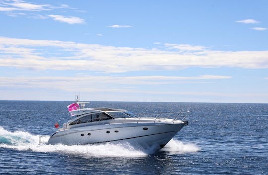 Alquiler exclusivo del megayate Princess V56 Power en la Costa Azul, Francia 