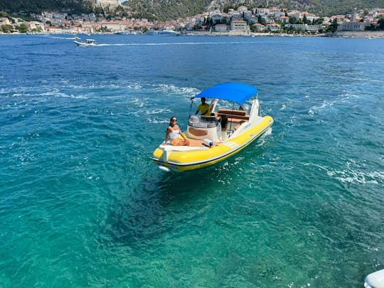 Solemar 200 HP de 23 pies, en la ciudad de Hvar, ¡disfruta y explora!