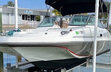 Hurricane Sundeck 217 Deck Boat for 10 passengers in St. Pete Beach