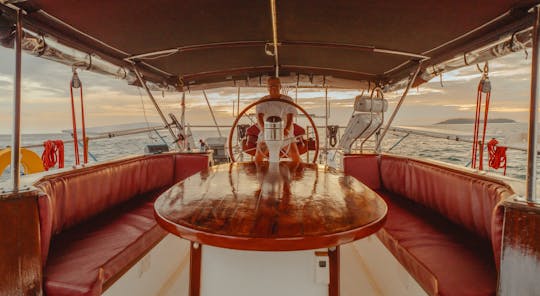 Goélette privée abordable pour les croisières au coucher du soleil, les nuitées et les séances photos