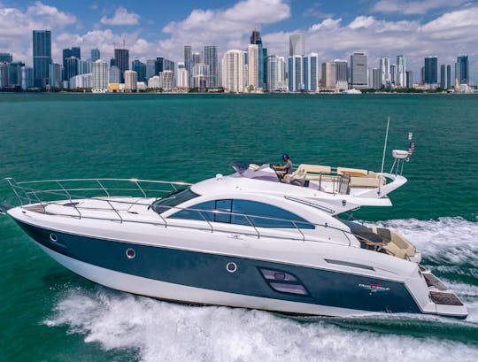 Yacht à moteur Beneteau Flybridge de 52 pieds à Miami Beach