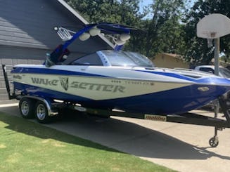 Malibu Wakesetter 23' - Captain-Included Boat Rental with Wakeboards & Surf