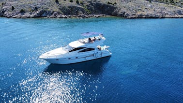 A Luxury Boat For Families And Friends, Great For Hosting And Events 