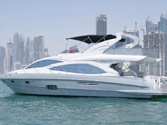 MAJESTY 60 PIES, YATE DE LUJO PARA 25 HUÉSPEDES