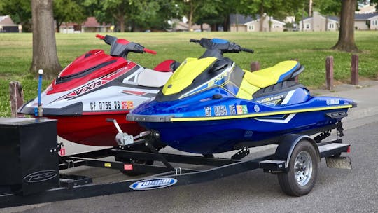 Aluguel de jet skis Yamaha VXR e EXR em Sacramento! Aproveite seu verão conosco!
