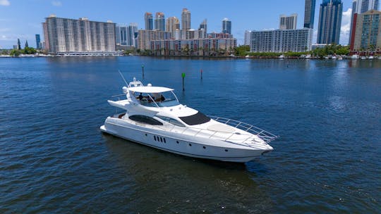 ¡Excelente relación calidad-precio! Yate de lujo Azimut de 70 pies en el norte de Miami: 13 huéspedes