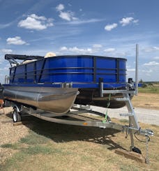 Catching memories and forget the rest | Sun Tracker 20 Fishing Barge