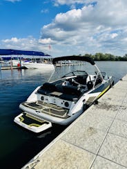 Scarab Bowrider bimotor 2023 para alugar em Johnsburg, Illinois