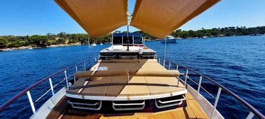 Super Van Craft 1600 Dolce Vita Motor Yacht Rental in Cote d'Azur, France