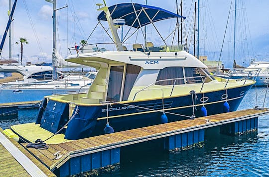 Seacascais- beautiful motor yacht for enjoying the bay.