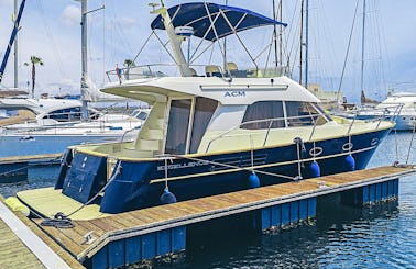 Seacascais- beautiful motor yacht for enjoying the bay.