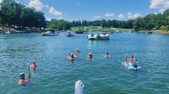 El único alquiler de consola central de Lake Norman: ¡Capitán incluido!