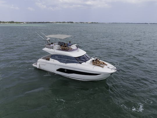 New And Clean Prestige Yacht To Explore Miami And Have Fun With Friends