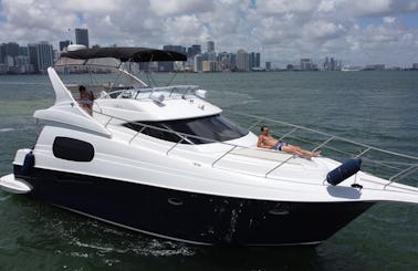 Enjoy Miami in Luxury with Silverton Flybridge 48ft!