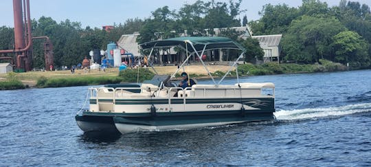 PONTOON BOAT RENTALS NAVIGATE YOURSELF UP TO 12 PEOPLE WHO 