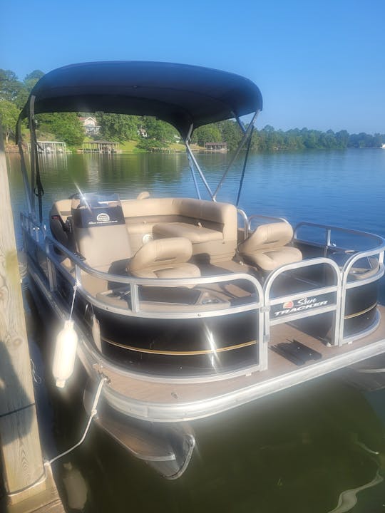 2022 18ft. Suntracker Pontoon Boat