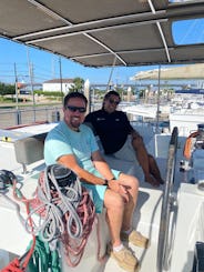 Grande capitão de catamarã treinando na Lagoon 450 de 46 pés!