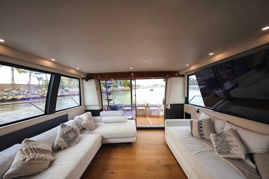 Spacious Carver 60 with Chef, Two Paddle Boards, Snorkeling and Inflatables