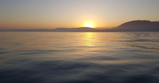 ¡Paseo en barco al atardecer en Benalmádena con el yate Sunseeker Portofino 32!