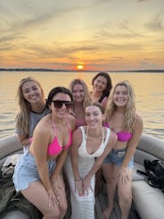 Bateau de fête en ponton sur le lac Norman