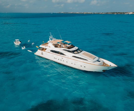 IMPRESIONANTE MEGAYATE CON AZIMUT DE 100 PIES. Lujo y exclusividad en Cancún.