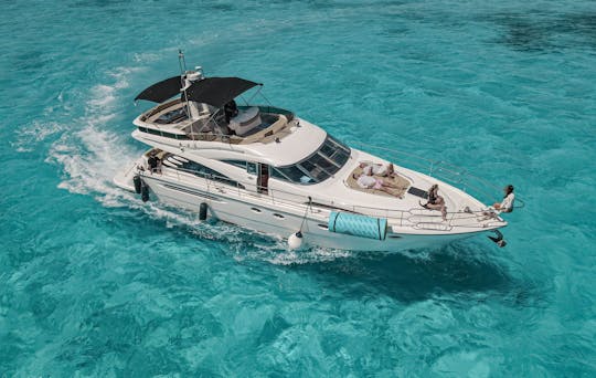 Hermoso flybridge de 65 pies para 25 personas