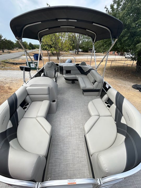 2022 TRIFECTA TRI-TOON PARTY BOAT-SEATS 11 ON LAKE LEWISVILLE-LITTLE ELM 