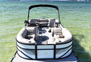 2021 Novo barco Tritoon Cypress Cay de 23 pés para alugar em Holmes Beach!!