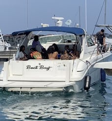 Yacht à moteur Sea Ray avec plateforme de bain hydraulique