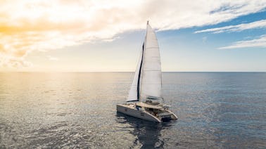 El catamarán de vela más grande y lujoso de la isla de Oahu