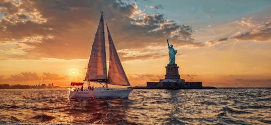 Naviguez à New York à bord du Catalina 34'